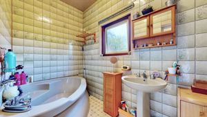 Photo 27- click for photo gallery